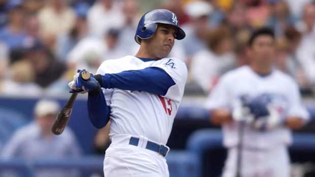 alex-cora-dave-roberts-topper.jpg